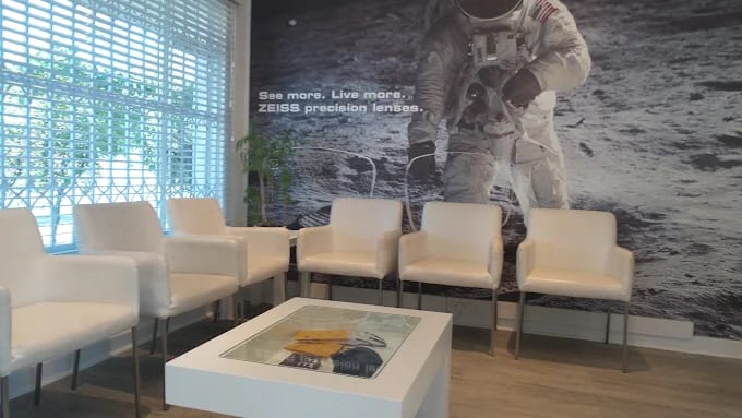 Practice waiting area with ZEISS Vision Centre display